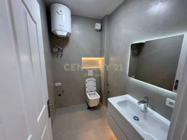 Tirane, shitet apartament 2+1+Ballkon Kati 7, 108 m² 163.000 € (rruga astrit llosha)