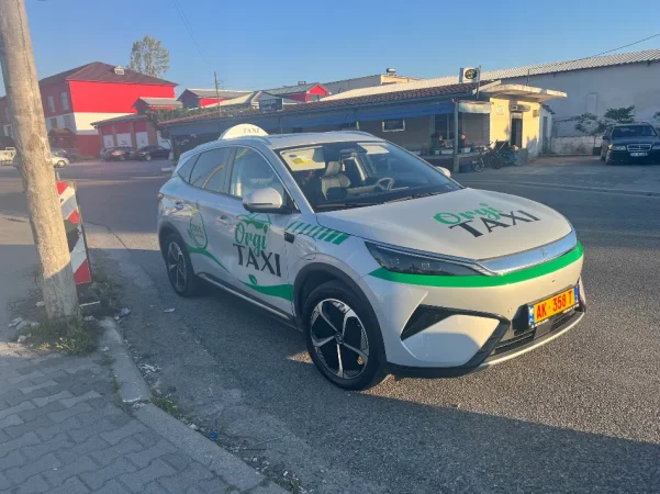 Tirane, ofroj Kerkohet Shofer Taxie