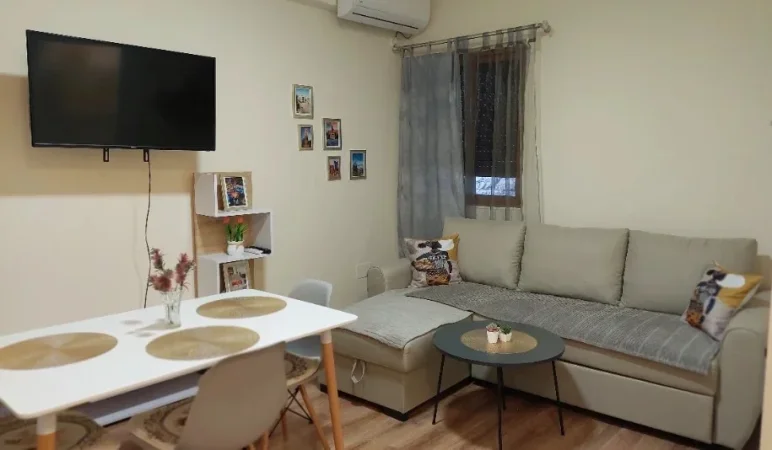 Tirane, jepet me qera zyre Kati 1, 55 m² 600 € (drejtoria e policise)