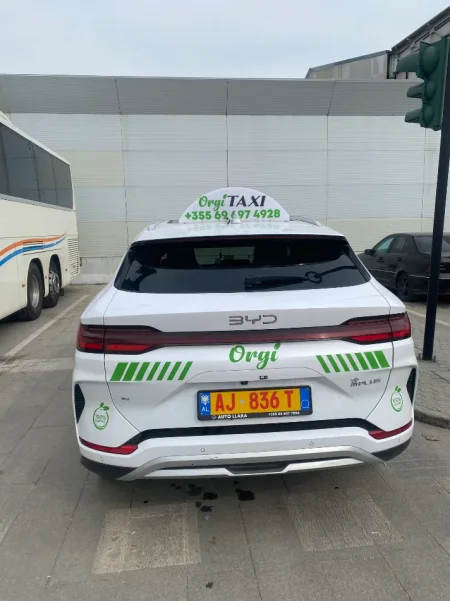 Tirane, shes makine elektrike Byd Song Plus Flagship Elektrike, e bardhë automatik Kondicioner 39.000 km 25.000 €