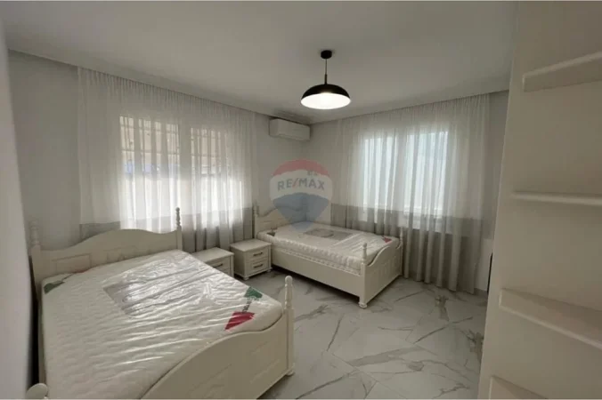 Tirane, jepet me qera 2+1 , 115 m² 1.200 € (Rruga Margarita Tutalani)
