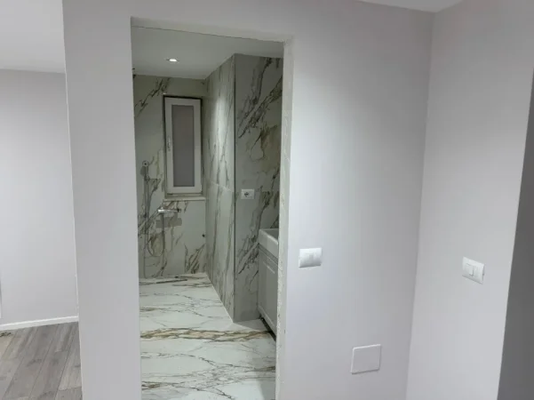 Tirane, jepet me qera zyre Kati 0, 73 m² 1.500 € (piramida , etc)