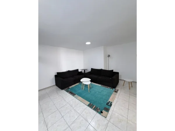 Tirane, jepet me qera apartament 2+1 Kati 4, 98 m² 500 € (shkolla e baletit)