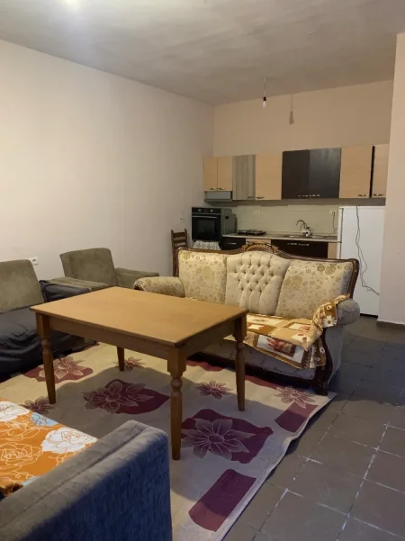 Tirane, jepet me qera shtepi 2+1 Kati 1, 80 m² 350 € (Rruga Bedri Karapici)
