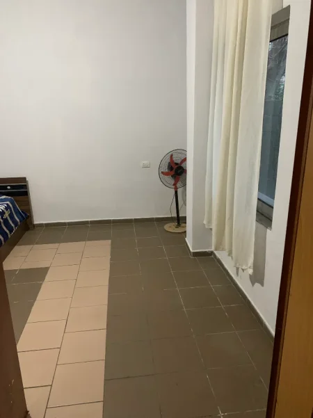 Tirane, jepet me qera shtepi 2+1 Kati 1, 80 m² 350 € (Rruga Bedri Karapici)