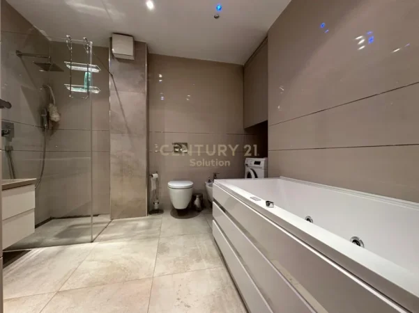 Tirane, shitet apartament 2+1 Kati 3, 120 m² 300.000 € (kristal center)