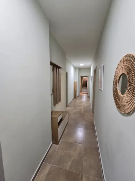Tirane, jepet me qera apartament 2+1 Kati 8, 100 m² 850 € (ZOGU ZI)