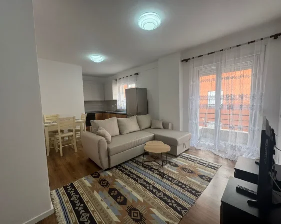 Tirane, jepet me qera apartament 2+1+Aneks+Ballkon Kati 3, 78 m² 500 € (kodra e diellit)