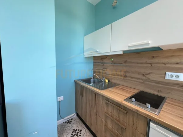 Tirane, jepet me qera zyre Kati 4, 260 m² 1.780 € (Bulevardi i ri)