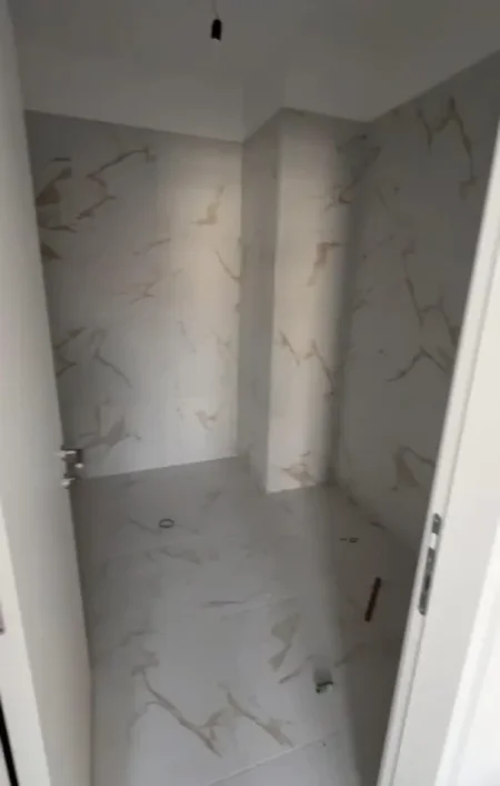 Tirane, jepet me qera apartament 2+1 Kati 1, 90 m² 400 € (Univers City)