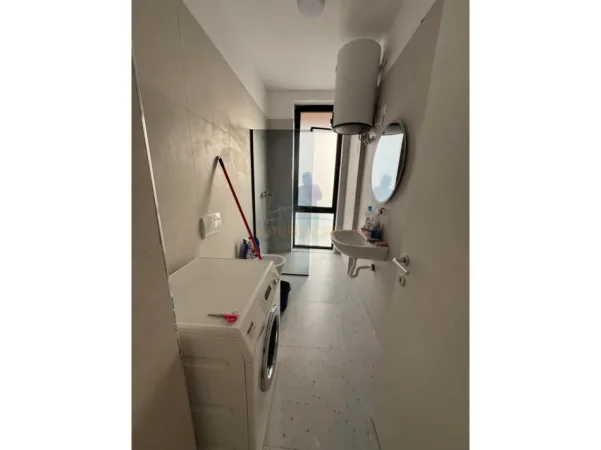 Tirane, jepet me qera apartament 2+1+Ballkon Kati 1, 106 m² 700 € (Bulevardi i Ri)