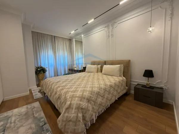 Tirane, jepet me qera apartament 2+1+Ballkon Kati 3, 133 m² 1.600 € (Rruga e Barrikadave)