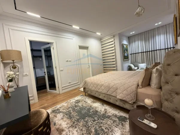 Tirane, jepet me qera apartament 2+1+Ballkon Kati 3, 133 m² 1.600 € (Rruga e Barrikadave)