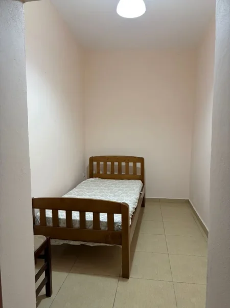 Tirane, jepet me qera garsonier 1+1+Aneks Kati 0, 50 m² 250 € (Rruga turhan pashe permeti perballe gjykates administrative)