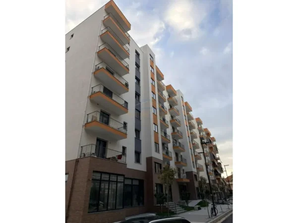 Tirane, shitet apartament 2+1+Ballkon Kati 7, 115 m² 100.000 € (Kamez)