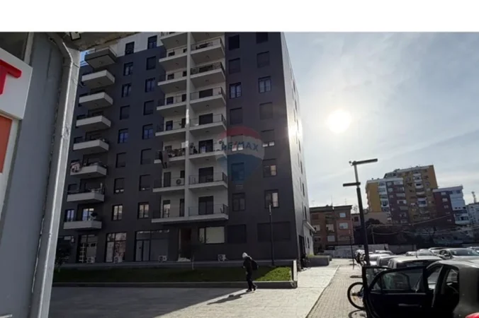 Tirane, shitet magazine , 174 m² 