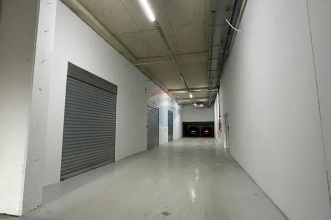 Tirane, shitet magazine , 174 m² 