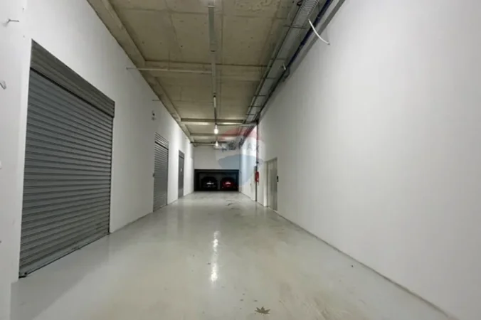 Tirane, shitet magazine , 174 m² 