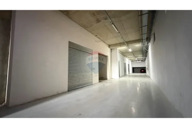 Tirane, shitet magazine , 174 m² 