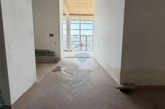 Tirane, shitet zyre , 80 m² 