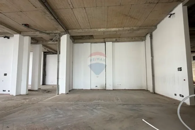 Tirane, shitet zyre , 80 m² 