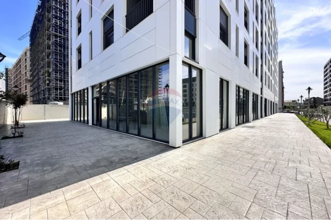 Tirane, shitet dyqan , 250 m² 