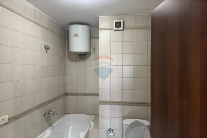 Tirane, shitet zyre , 50 m² 