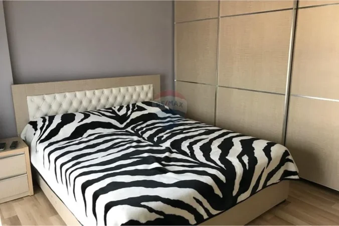 Tirane, shitet apartament , 88 m² 