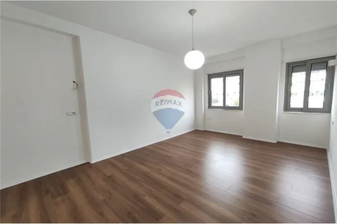 Tirane, shitet zyre , 108 m² 