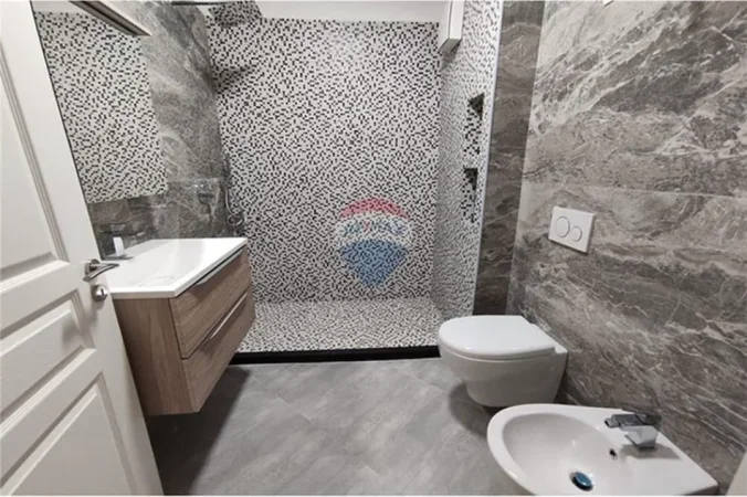 Tirane, shitet zyre , 108 m² 
