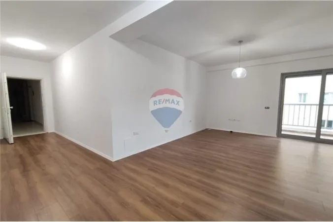 Tirane, shitet zyre , 108 m² 