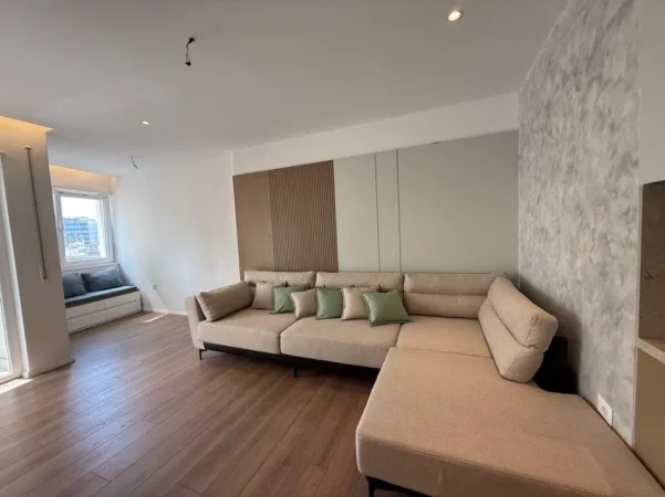 Tirane, shitet apartament 2+1+Ballkon Kati 5, 89 m² 275.000 € (Qender)