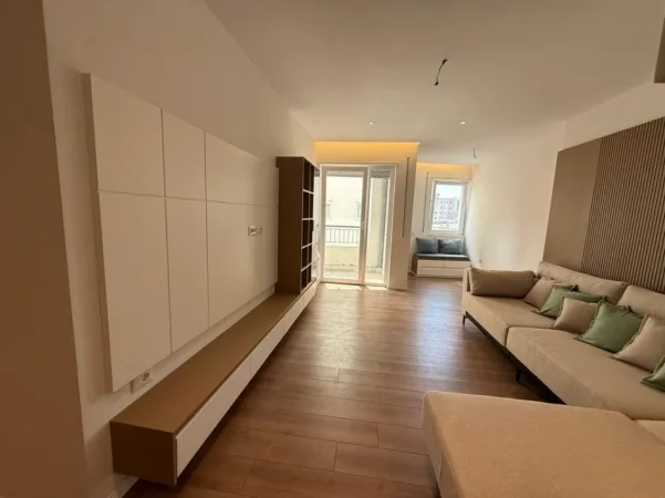 Tirane, shitet apartament 2+1+Ballkon Kati 5, 89 m² 275.000 € (Qender)