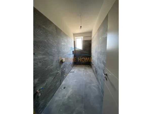 Tirane, shitet apartament 3+1+2+Ballkon Kati 4, 136 m² 418.000 € (Komuna e Parisit)