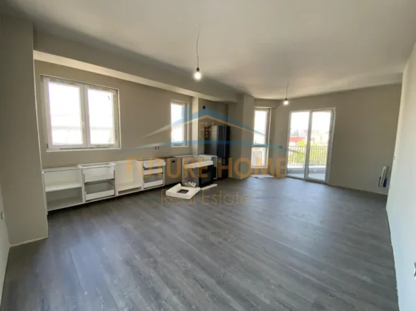Tirane, shitet apartament 3+1+2+Ballkon Kati 4, 136 m² 418.000 € (Komuna e Parisit)