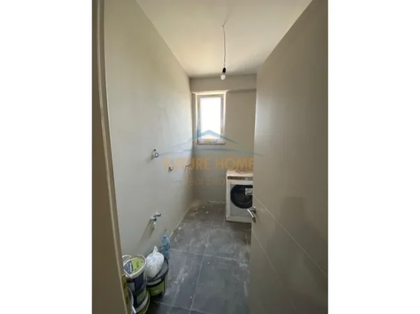 Tirane, shitet apartament 3+1+2+Ballkon Kati 4, 136 m² 418.000 € (Komuna e Parisit)