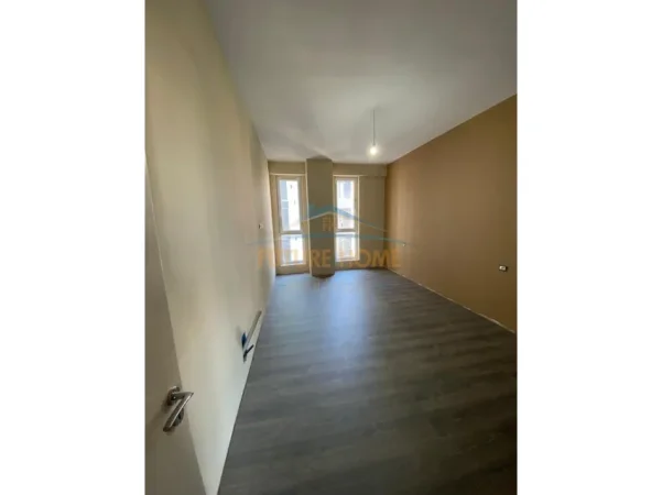 Tirane, shitet apartament 3+1+2+Ballkon Kati 4, 136 m² 418.000 € (Komuna e Parisit)