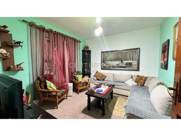 Tirane, shitet shtepi 2+1 Kati 0, 209 m² 210.000 € (kodra e priftit)