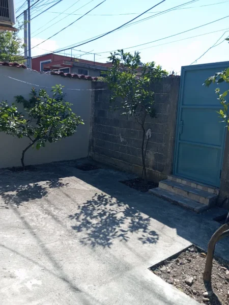 Tirane, jepet me qera shtepi 1+1 Kati 1, 50 m² 300 € (Rruga Sule Gjashta prane big market)