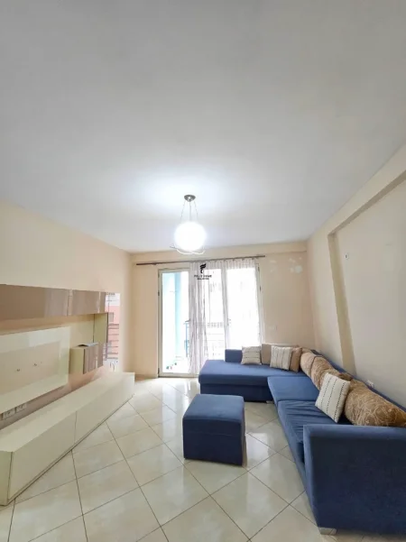 Tirane, jepet me qera apartament 2+1 Kati 5, 92 m² 500 € (YZBERISHT)