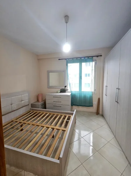Tirane, jepet me qera apartament 2+1 Kati 5, 92 m² 500 € (YZBERISHT)