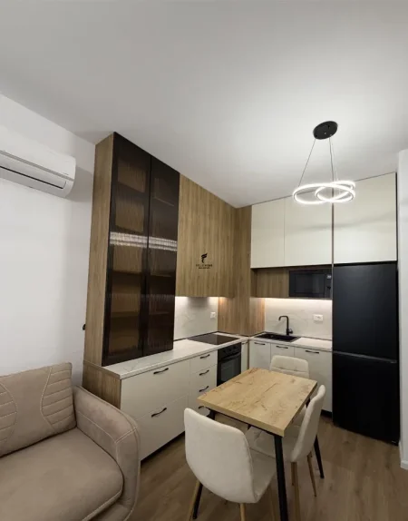 Tirane, jepet me qera apartament 1+1 Kati 1, 50 m² 450 € (ALI DEMI)