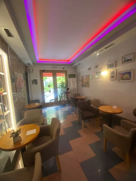 Tirane, jepet me qera lokal Kati 0, 110 m² 1.000 € (MYSLYM SHYRI)