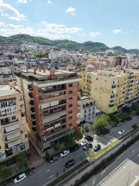 Tirane, shitet apartament 2+1 Kati 5, 126 m² 240.000 € (Komuna e Parisit)