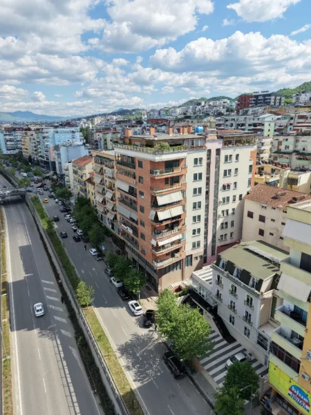 Tirane, shitet apartament 2+1 Kati 5, 126 m² 240.000 € (Komuna e Parisit)