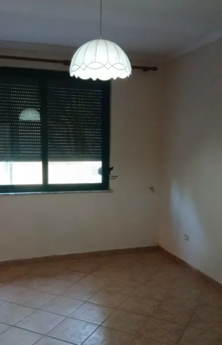Tirane, jepet me qera zyre Kati 3, 150 m² 1.200 € (MYSLYM SHYRI)