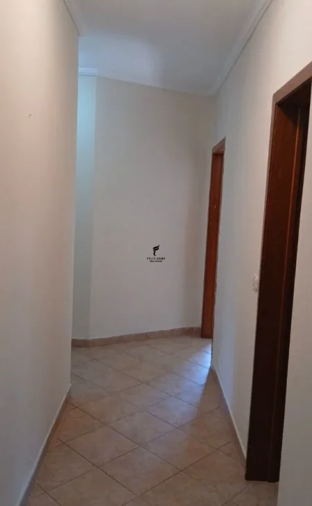 Tirane, jepet me qera zyre Kati 3, 150 m² 1.200 € (MYSLYM SHYRI)