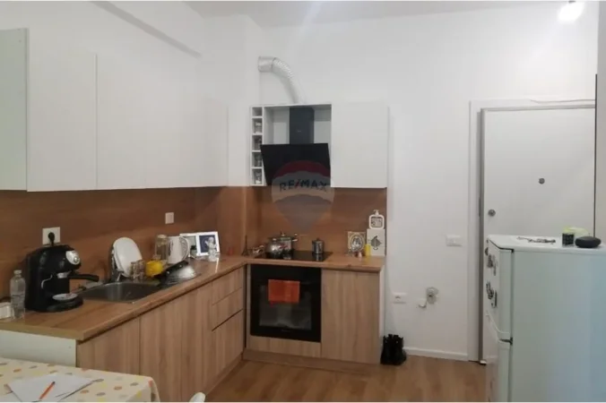 Tirane, jepet me qera apartament 1+1+Ballkon Kati 0, 60 m² 38.000 € (Ali demi)