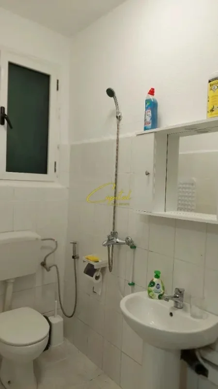 Tirane, jepet me qera apartament 1+1 Kati 2, 50 m² 600 € (MYSLYM SHYRI)