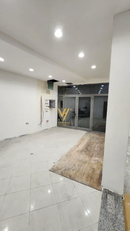 Tirane, jepet me qera ambjent biznesi Kati 0, 150 m² 1.500 € (RRUGA E KAVAJES)